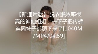 良家饑渴騷妹子鏡頭前露奶露逼與狼友激情互動 穿著情趣紅肚兜艷舞揉奶掰穴挑逗呻吟淫水泛濫 逼逼被操多得黑了 對白淫蕩