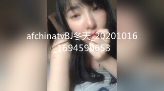 科技楼蹲守 长发漂亮的美女来姨妈 极其粉嫩的小穴