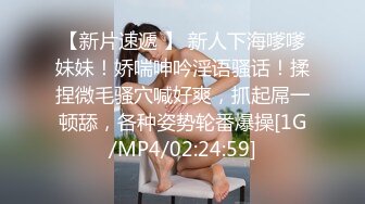 粉嫩乳头的小妹被男的抱着后入式猛插